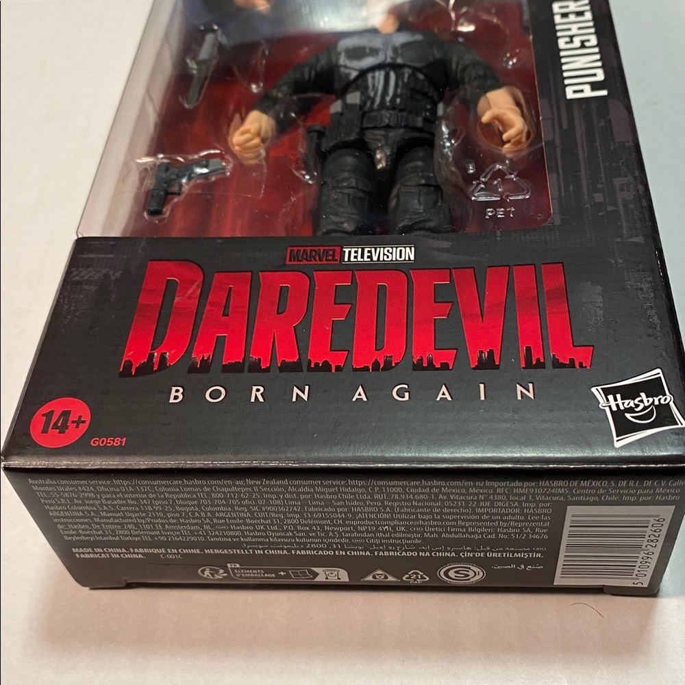 Marvel Legends Punisher in Black and Gray - Picture 5 of 5